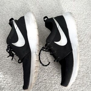 Nike Roshe Sneakers